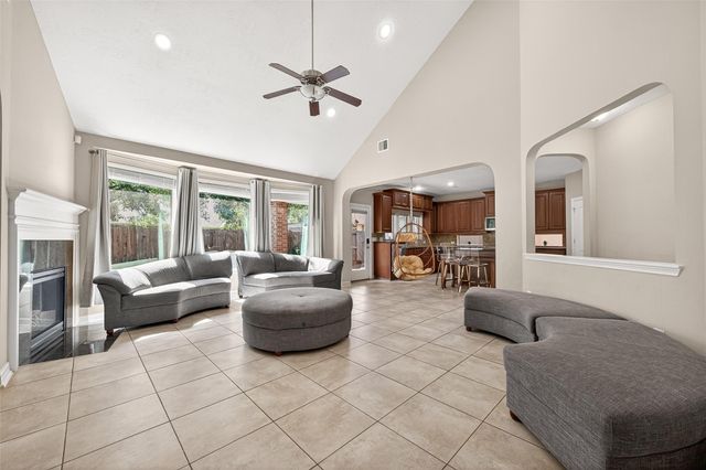 635 Doscher Lane, Sugar Land, TX 77479
