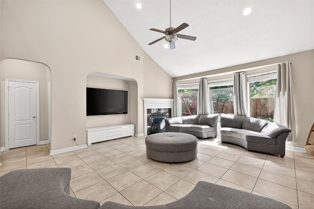 635 Doscher Lane, Sugar Land, TX 77479