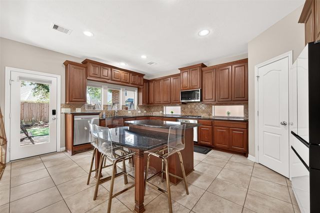 635 Doscher Lane, Sugar Land, TX 77479
