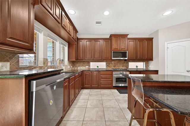 635 Doscher Lane, Sugar Land, TX 77479