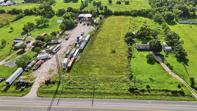 8940 Highway 321, Dayton, TX 77535