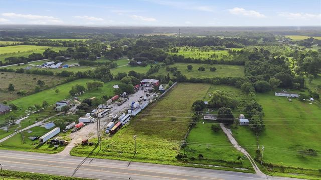 8940 Highway 321, Dayton, TX 77535