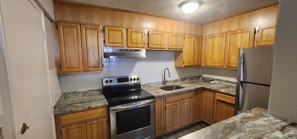 55 Elmwood Park 12, Quincy, MA 02170