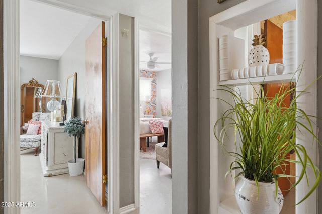 2343 E EARLL Drive, Phoenix, AZ 85016