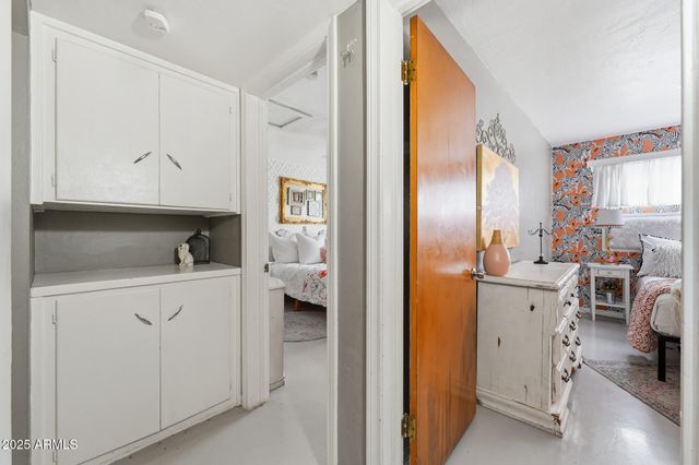 2343 E EARLL Drive, Phoenix, AZ 85016