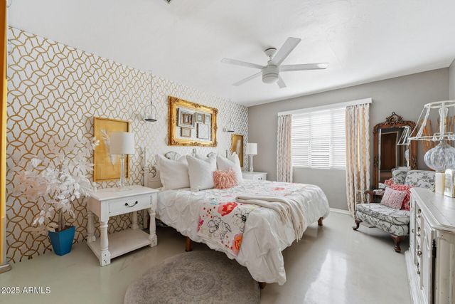 2343 E EARLL Drive, Phoenix, AZ 85016