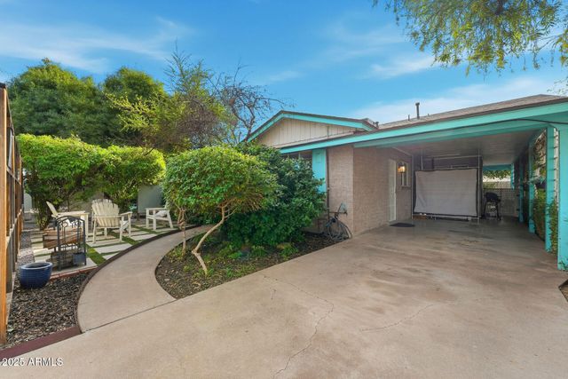 2343 E EARLL Drive, Phoenix, AZ 85016