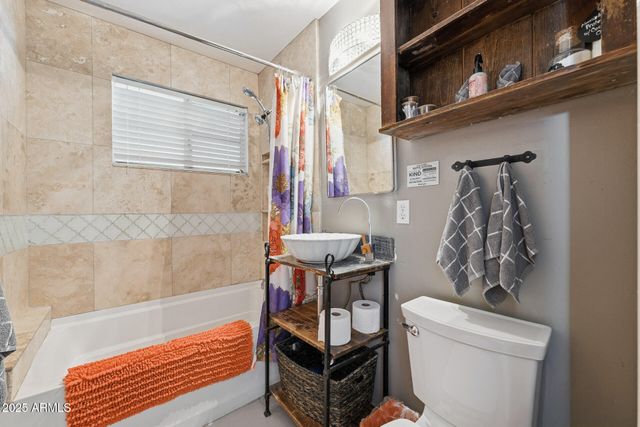 2343 E EARLL Drive, Phoenix, AZ 85016