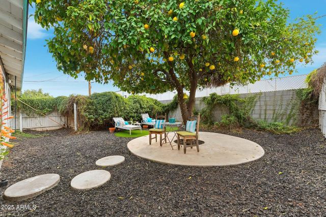 2343 E EARLL Drive, Phoenix, AZ 85016