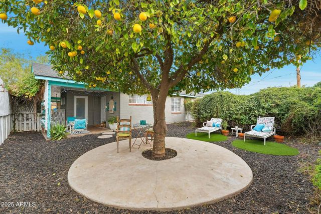 2343 E EARLL Drive, Phoenix, AZ 85016