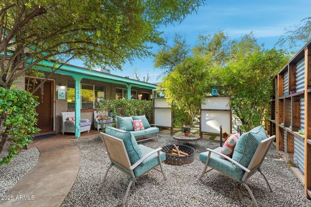 2343 E EARLL Drive, Phoenix, AZ 85016