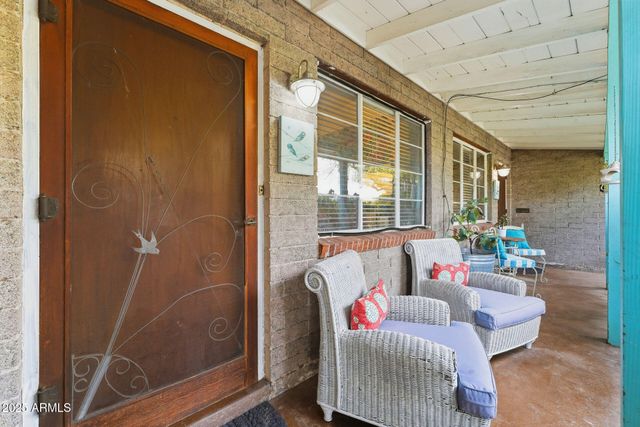 2343 E EARLL Drive, Phoenix, AZ 85016