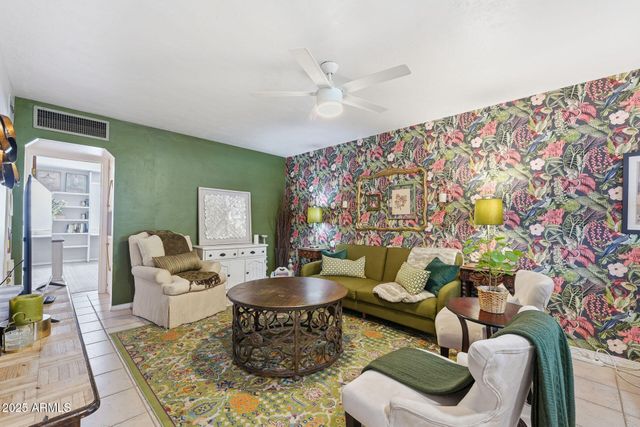 2343 E EARLL Drive, Phoenix, AZ 85016