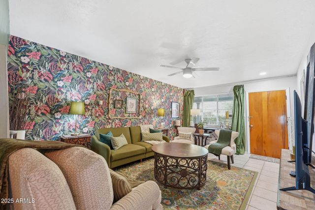 2343 E EARLL Drive, Phoenix, AZ 85016