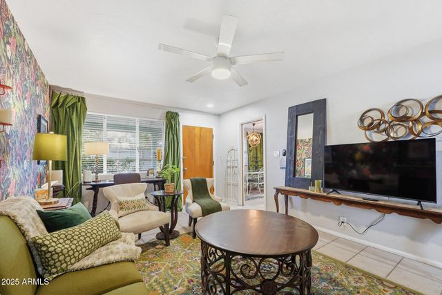 2343 E EARLL Drive, Phoenix, AZ 85016