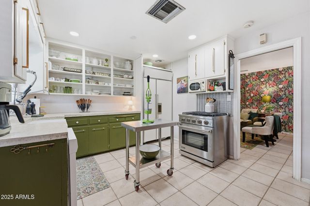 2343 E EARLL Drive, Phoenix, AZ 85016