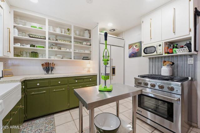 2343 E EARLL Drive, Phoenix, AZ 85016