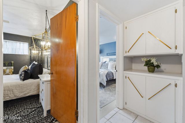 2343 E EARLL Drive, Phoenix, AZ 85016