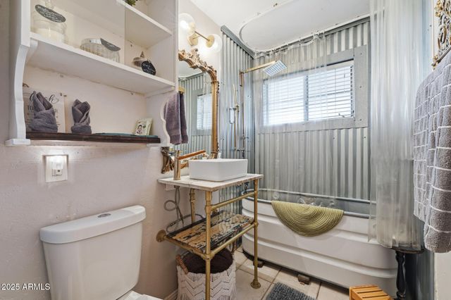 2343 E EARLL Drive, Phoenix, AZ 85016