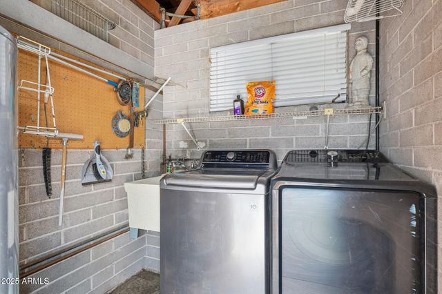 2343 E EARLL Drive, Phoenix, AZ 85016