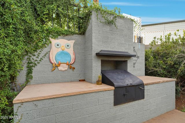 2343 E EARLL Drive, Phoenix, AZ 85016