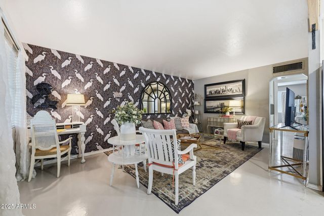 2343 E EARLL Drive, Phoenix, AZ 85016