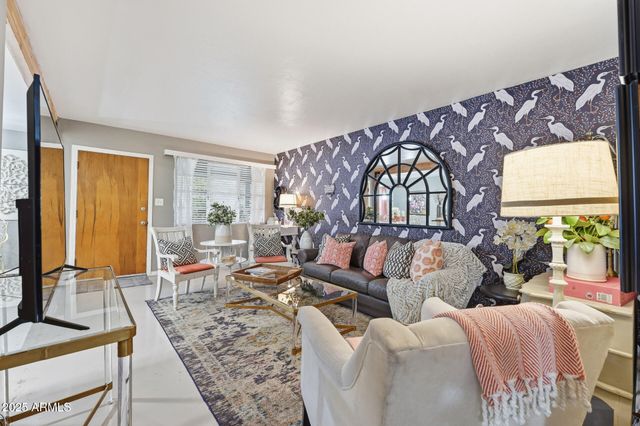 2343 E EARLL Drive, Phoenix, AZ 85016