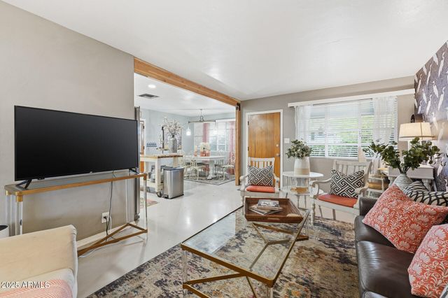 2343 E EARLL Drive, Phoenix, AZ 85016