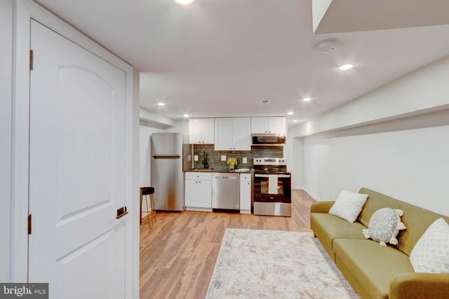 2414 CALLOW AVE, Baltimore, MD 21217