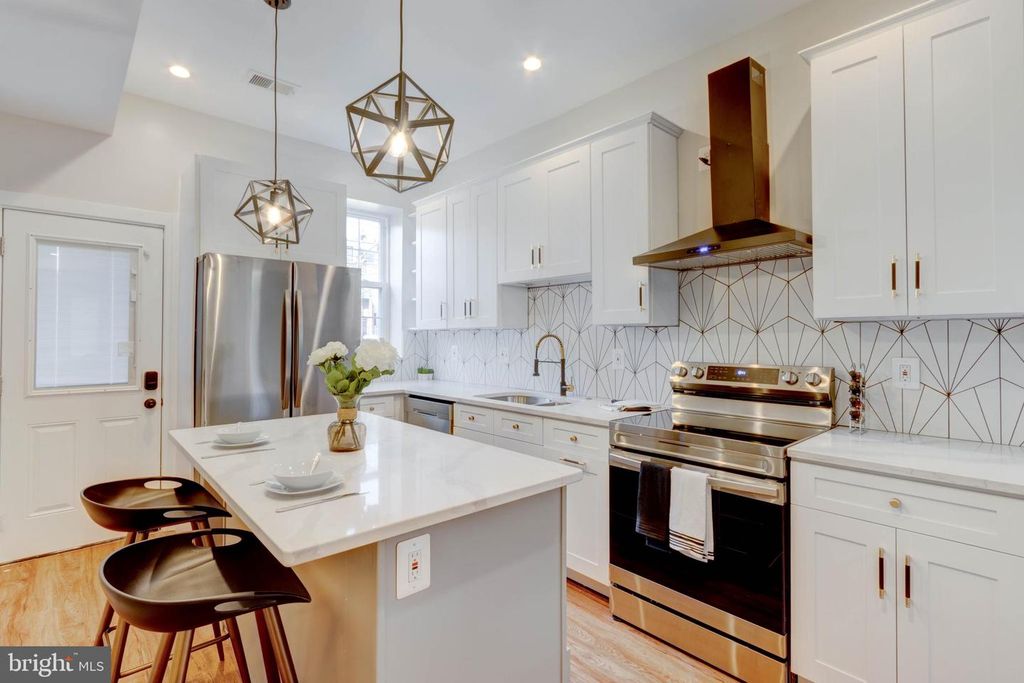 2414 CALLOW AVE, Baltimore, MD 21217