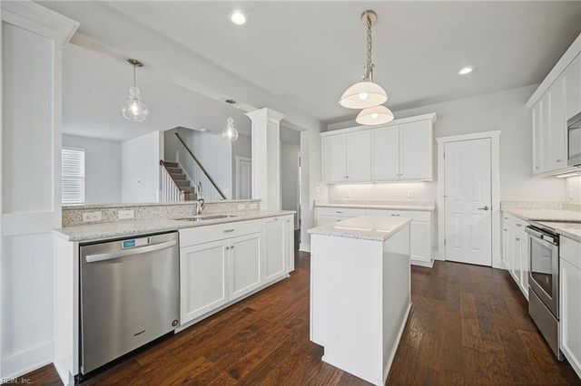 1933 Reefwood RD, Chesapeake, VA 23323