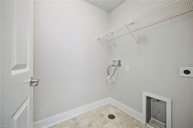 1933 Reefwood RD, Chesapeake, VA 23323