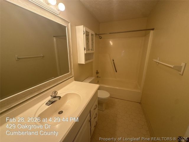 429 Oakgrove Drive, Fayetteville, NC 28314