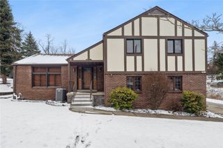 982 Braddock Rd, Forest Hills Boro, PA 15221