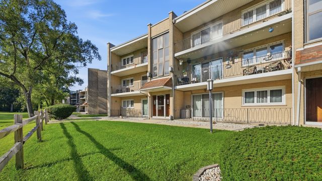 9510 S 86th Avenue 305, Hickory Hills, IL 60457