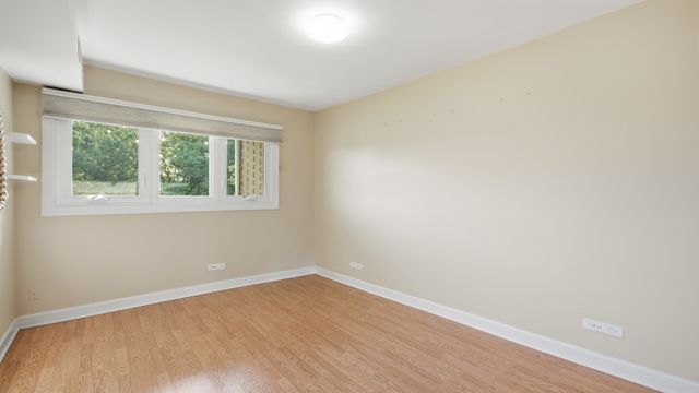 9510 S 86th Avenue 305, Hickory Hills, IL 60457