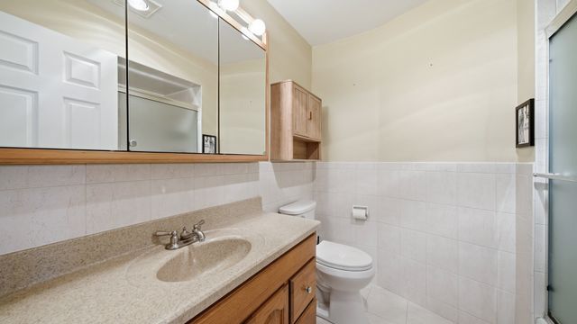 9510 S 86th Avenue 305, Hickory Hills, IL 60457