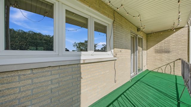 9510 S 86th Avenue 305, Hickory Hills, IL 60457