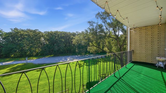 9510 S 86th Avenue 305, Hickory Hills, IL 60457
