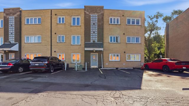 9510 S 86th Avenue 305, Hickory Hills, IL 60457