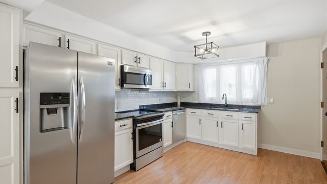9510 S 86th Avenue 305, Hickory Hills, IL 60457
