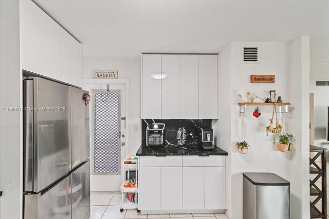 7 N Greenway Vlg N 205, Royal Palm Beach, FL 33411