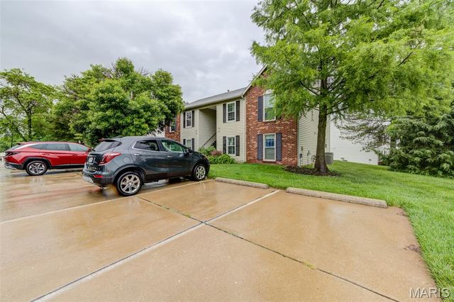 1504 Surrey Lane C, St Charles, MO 63304