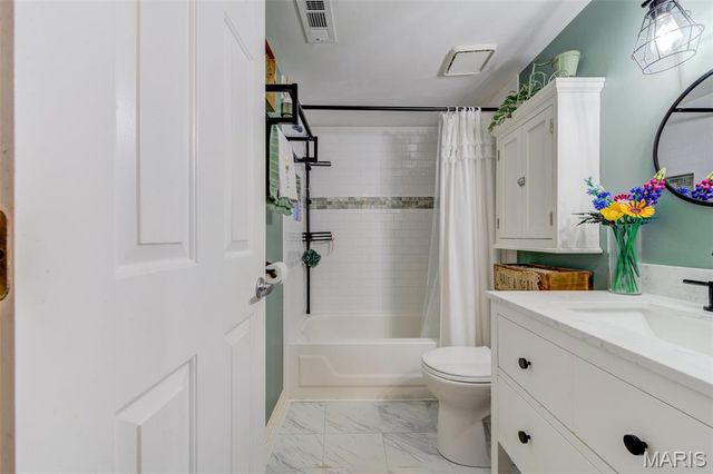 1504 Surrey Lane C, St Charles, MO 63304