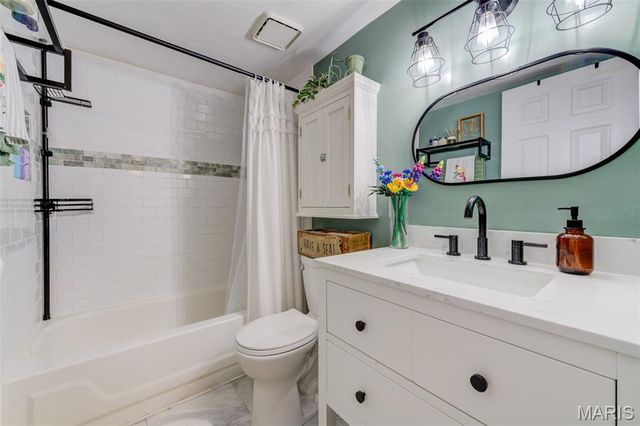 1504 Surrey Lane C, St Charles, MO 63304