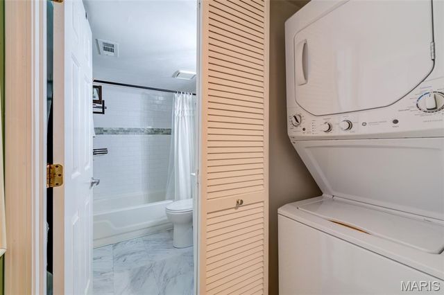 1504 Surrey Lane C, St Charles, MO 63304