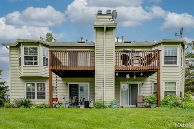 1504 Surrey Lane C, St Charles, MO 63304