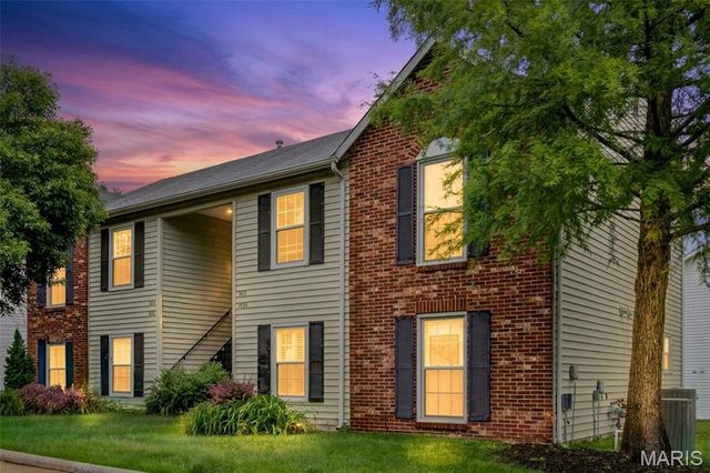 1504 Surrey Lane C, St Charles, MO 63304