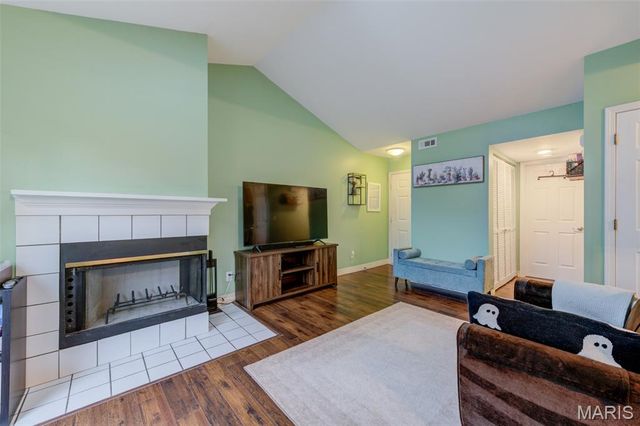 1504 Surrey Lane C, St Charles, MO 63304