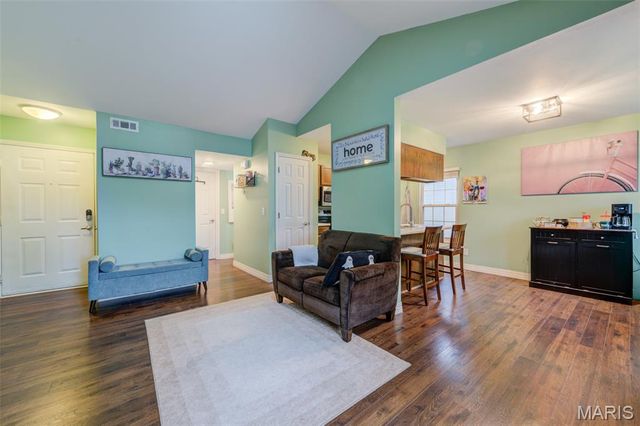 1504 Surrey Lane C, St Charles, MO 63304